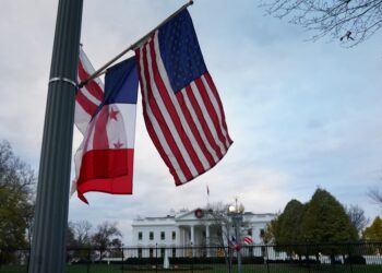 قمة أمريكية – فرنسية تجمع بايدن وماكرون في واشنطن لتسوية الخلافات