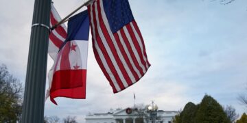 قمة أمريكية – فرنسية تجمع بايدن وماكرون في واشنطن لتسوية الخلافات