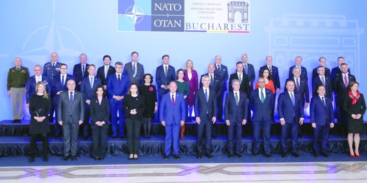 حلف الأطلسي يحشد الدعم العسكري وحزم الامداد لاوكرانيا