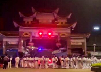 Clashes in Guangzhou as China tries to quell Covid protests