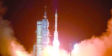 وصول رواد فضاء صينيين إلى محطة القصر السماوي