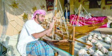 الجناح العماني يجذب الزوار في مهرجان كتارا للمحامل التقليدية بالدوحة