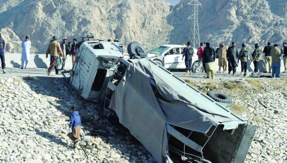 4 قتلى و30 جريحا في تفجير انتحاري غرب باكستان