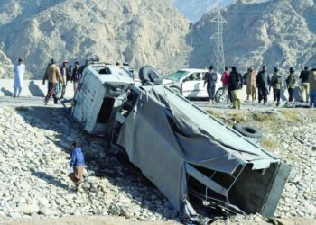 4 قتلى و30 جريحا في تفجير انتحاري غرب باكستان