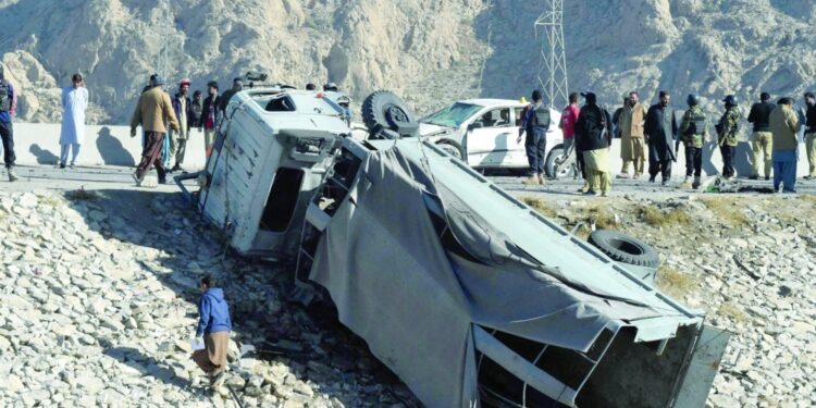 4 قتلى و30 جريحا في تفجير انتحاري غرب باكستان 1 4 قتلى و30 جريحا في تفجير انتحاري غرب باكستان