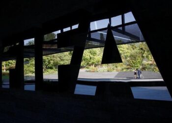 فيفا يرفع الحظر عن الاتحاد الكيني لكرة القدم
