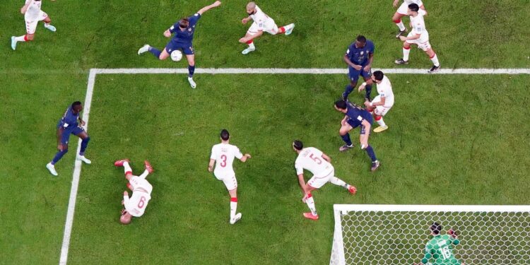 تونس تحقق فوزاً تاريخياً على فرنسا وتخرج من دور المجموعات