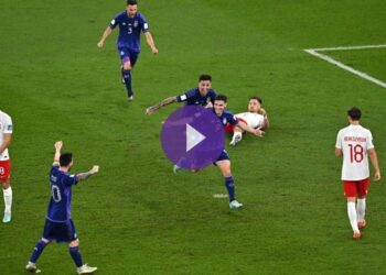 الأرجنتين وبولندا تعبران إلى ثمن نهائي كأس العالم FIFA قطر 2022™