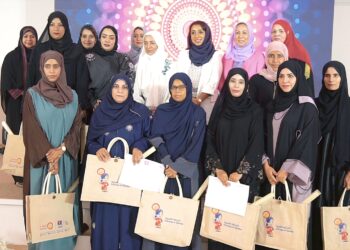 إشراقة من كيمجي رامداس تدعم برنامج جمعية المرأة العُمانية بمسقط للتدريب على الخياطة“أنا أقدر”