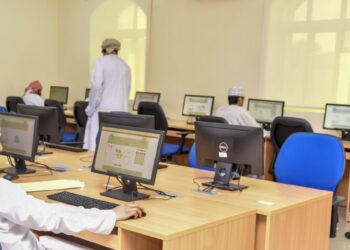 وزارة العمل تُجري اختبارات التوظيف لعدد من الوظائف بمحافظة ظفار