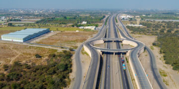 مشروعات تنموية وخدمية تؤكد على استمرارية عجلة البناء بمحافظة جنوب الباطنة