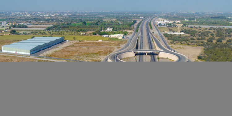 مشروعات تنموية وخدمية تؤكد على استمرارية عجلة البناء بمحافظة جنوب الباطنة