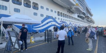 ميناء صلالة يستقبل سفينة سياحية إيطالية على متنها أكثر من 4500 سائحٍ