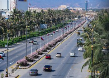 محافظة ظفار تتزين لاستقبال العيد الوطني الـ52