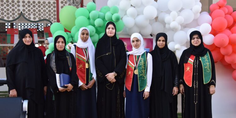 تعليمية الظاهرة تكرم الفائزات بمسابقة “ابتكار الكويت”
