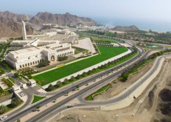 مجلس عُمان يسهم في تعزيز مسيرة التنمية الشاملة عبر صلاحياته التشريعية