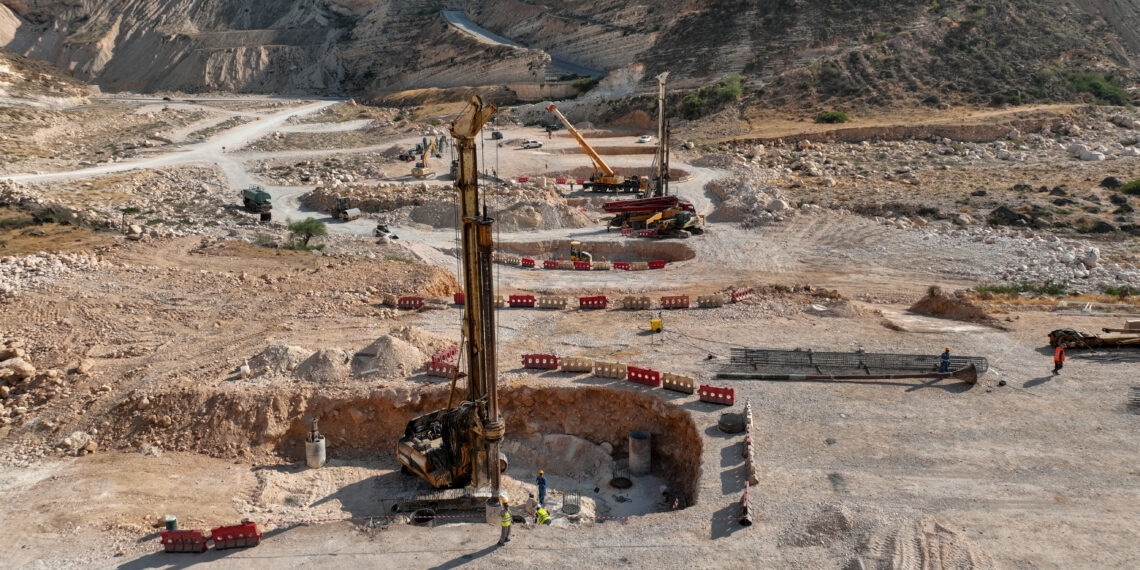 شبكة الطرق بمحافظة ظفار توفر بنية متكاملة تواكب التنمية العمرانية والاقتصادية بسلطنة عُمان