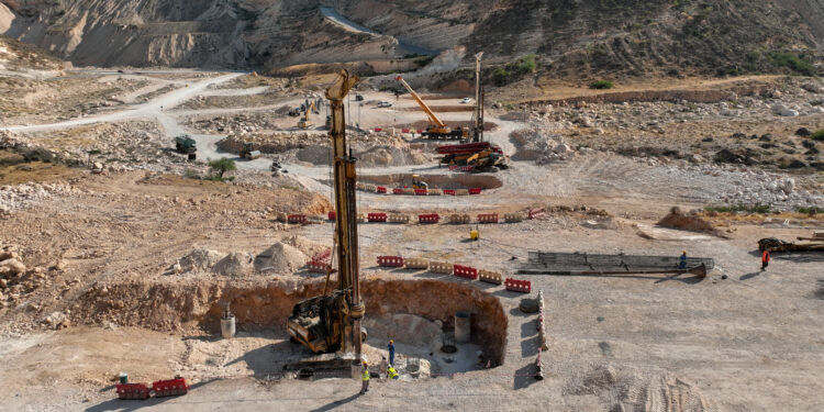 شبكة الطرق بمحافظة ظفار توفر بنية متكاملة تواكب التنمية العمرانية والاقتصادية بسلطنة عُمان