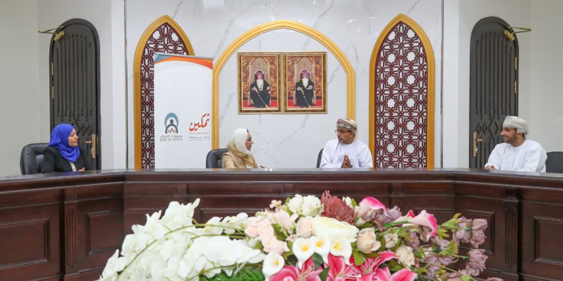 اتفاقية لدعم وتأهيل المرأة العمانية في مشاريع تربية نحل العسل