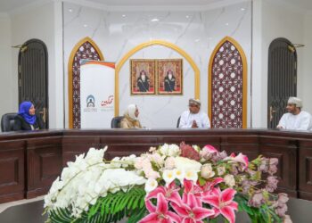 اتفاقية لدعم وتأهيل المرأة العمانية في مشاريع تربية نحل العسل