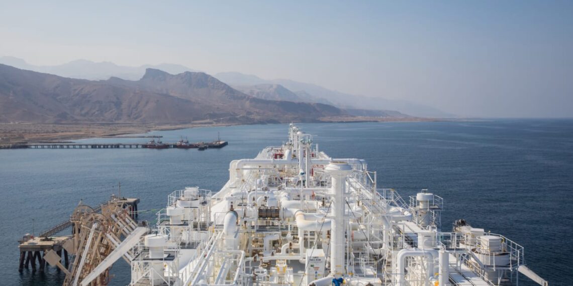 العمانية للغاز الطبيعي المسال تحقق إنجازاً آخراًإنتاج وتحميل 3000 شحنة