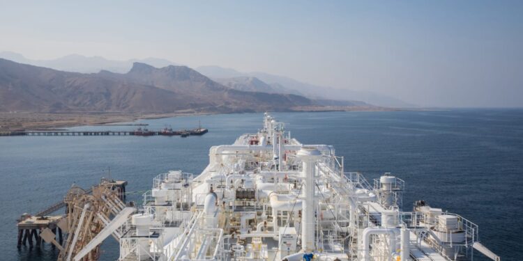 العمانية للغاز الطبيعي المسال تحقق إنجازاً آخراًإنتاج وتحميل 3000 شحنة