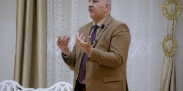 حسين ..والخلق ترجح كفة الميزان