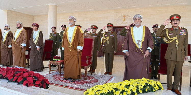 جلالةُ السُّلطان المعظّم القائد الأعلى يشمل برعايته السّامية العرض العسكري بمناسبة العيد الوطني الـ 52 المجيد