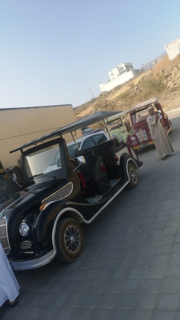 زيارة مجموعة عمان المجد إلى مكتبة الشيخ محسن بن زهران العبري الأهلية 2 E50F48BA 7B6D 4D33 83C7 982370C59B3E