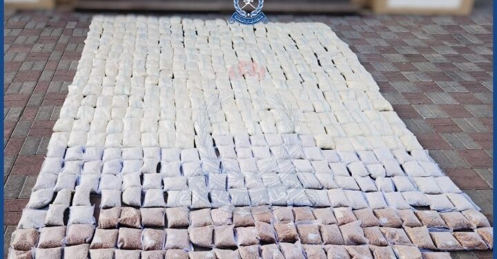 بحوزتهم 1,822,000 قرصا من مخدر الكبتاجون .. ضبط ثلاثة مهربين من جنسية آسيوية