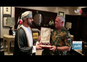العاهل الأردني يمنح سفير سلطنة عُمان المعتمد لدى الأردن وسام الاستقلال من الدرجة الأولى