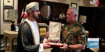 العاهل الأردني يمنح سفير سلطنة عُمان المعتمد لدى الأردن وسام الاستقلال من الدرجة الأولى