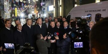 نائب الرئيس التركي.. يرجّح أن تكون انتحارية نفذت تفجير شارع الاستقلال وسط إسطنبول