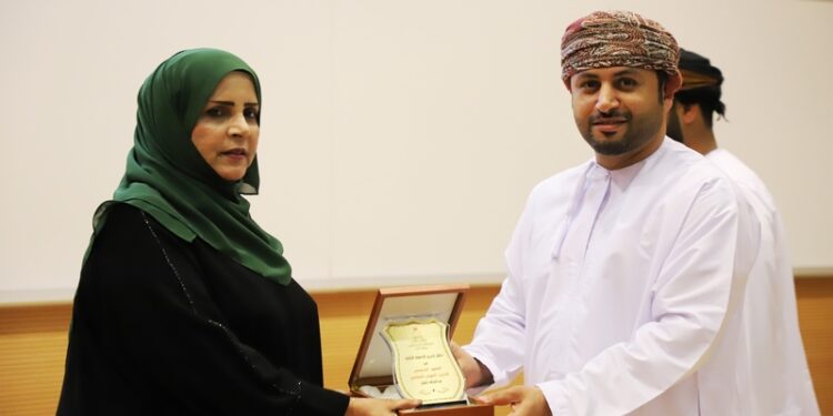 تعليمية ظفار تحتفي بتخريج الدفعة الثالثة من متدربي المركز التخصصي للتدريب المهني للمعلمين 1 تعليمية ظفار تحتفي بتخريج الدفعة الثالثة من متدربي المركز التخصصي للتدريب المهني للمعلمين