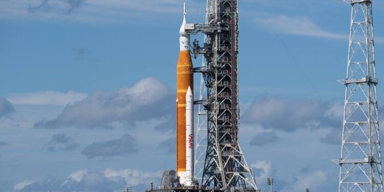 “ناسا” تعتزم إرسال صاروخ إلى القمر بعد نصف قرن من الغياب