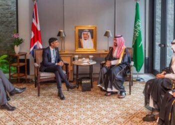 ولي العهد السعودي يلتقي رئيس وزراء بريطانيا