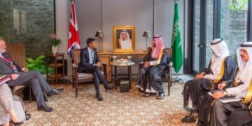 ولي العهد السعودي يلتقي رئيس وزراء بريطانيا