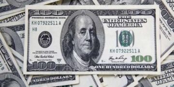 الدولار الأمريكي يستقر في التعاملات والإسترليني يرتفع