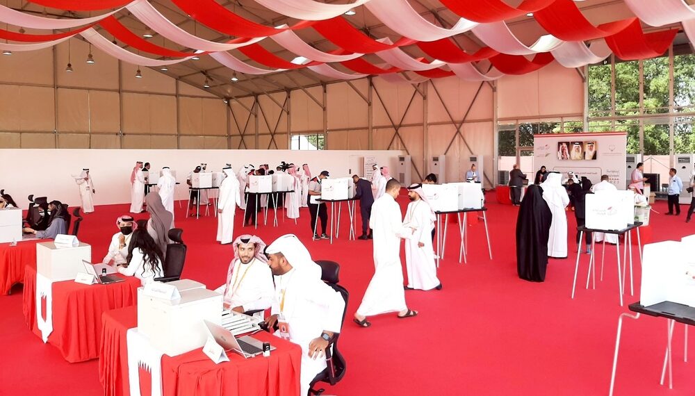 البحرينيون يدلون بأصواتهم في الانتخابات النيابية والبلدية 1 البحرينيون يدلون بأصواتهم في الانتخابات النيابية والبلدية