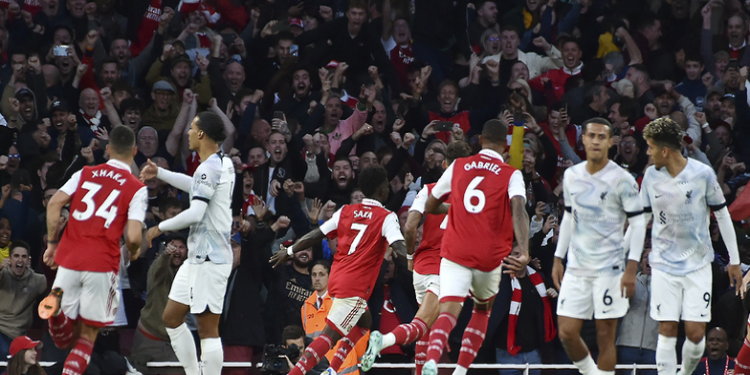 آرسنال يستمر في صدارة الدوري الإنجليزي لكرة القدم 1 آرسنال يستمر في صدارة الدوري الإنجليزي لكرة القدم