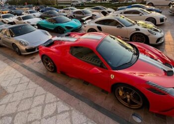 سلطنة عمان تستقبل مسيرة الاستعراض الدولي للسيارات “جومبال 3000”