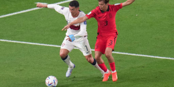 Hwang scores late winner, S. Korea beat Portugal and join last 16