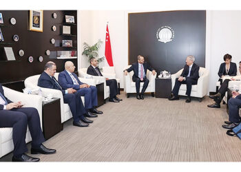 Sayyid Badr meets Singaporean Minister