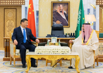 Xi meets with King Salman bin Abdulaziz Al Saud of Saudi Arabia