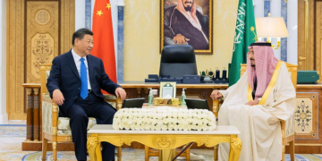 Xi meets with King Salman bin Abdulaziz Al Saud of Saudi Arabia