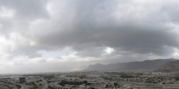 Strong winds bring down temperatures in coastal Oman