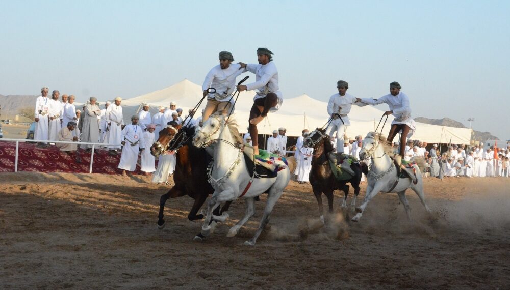 فعاليات متنوعة في مهرجان سباق عرضة الخيل بإبراء