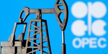OPEC oil output drops in Nov after cut pledged