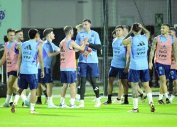 خبرة الأرجنتين تصطدم بأحلام أستراليا بدور الـ16