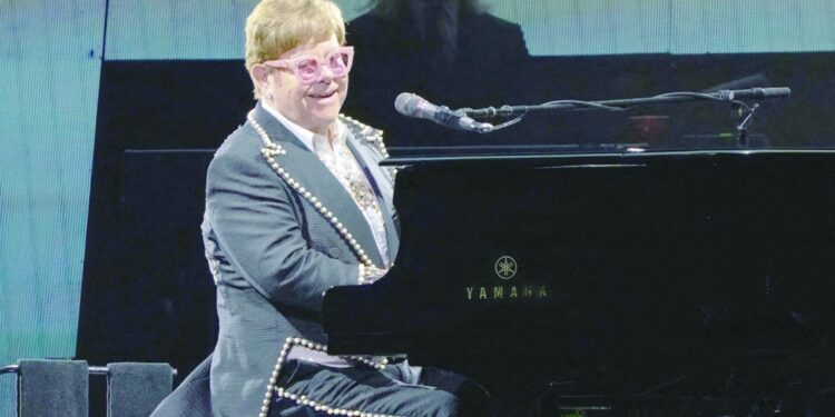 مهرجان جلاستونبري يحتضن العرض الأخير لإلتون جون 1 مهرجان جلاستونبري يحتضن العرض الأخير لإلتون جون